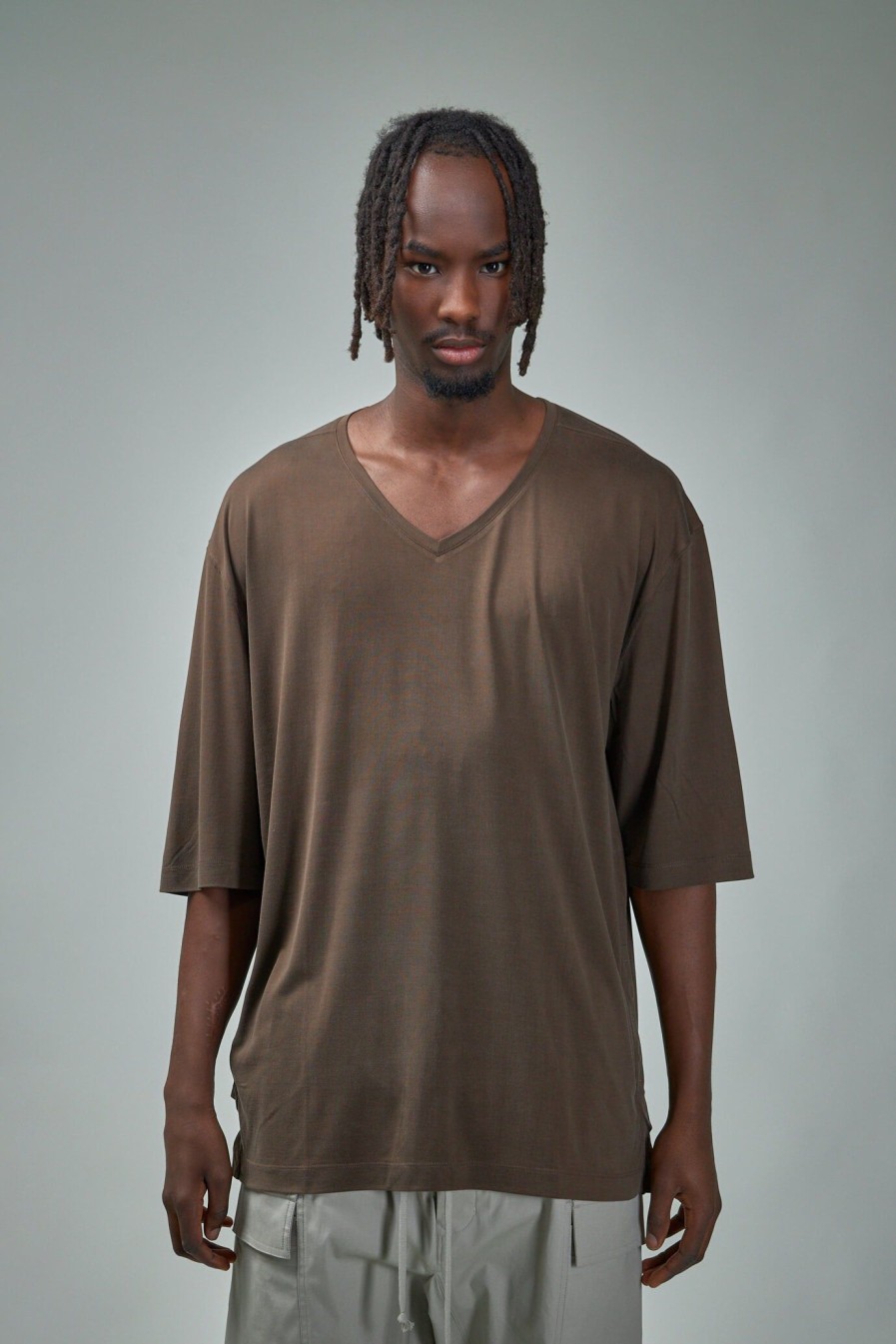 T-Shirts | FREI-MUT Silk V-Neck T-Shirt